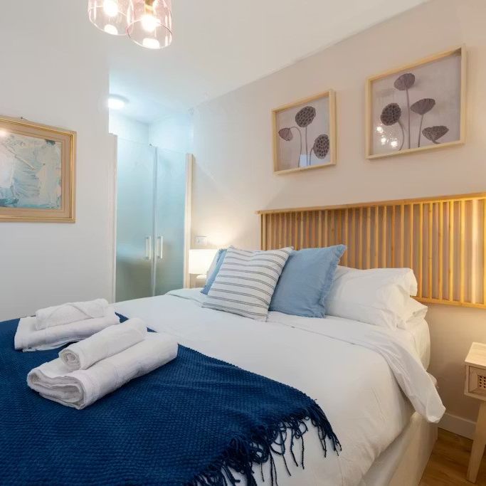 Calle Madres Plaza de Mayo, Madrid, Community of Madrid 28017 - Foto 1