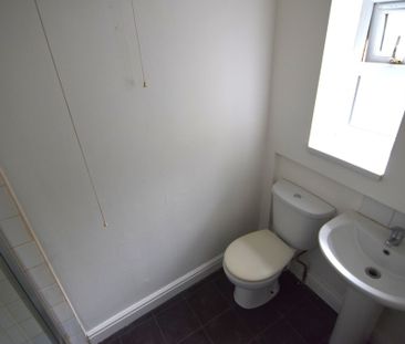 To Let Studio - Photo 2