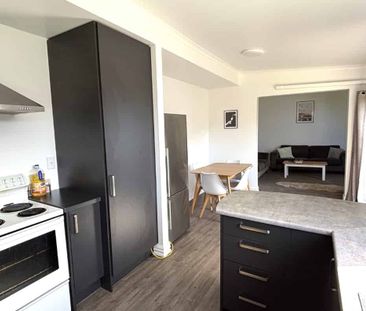 A Christmas Cracker - Photo 3