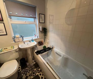 2 bedroom semi-detached house to rent - Photo 6