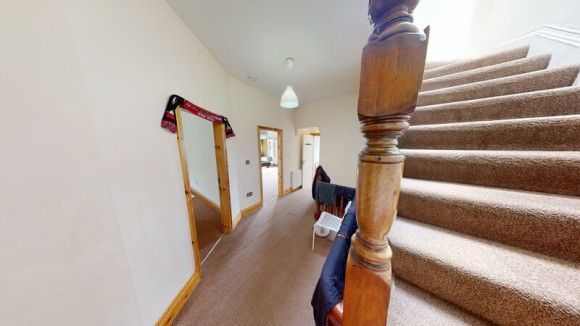 10 Bed - Woodsley Road, Hyde Park - Photo 1