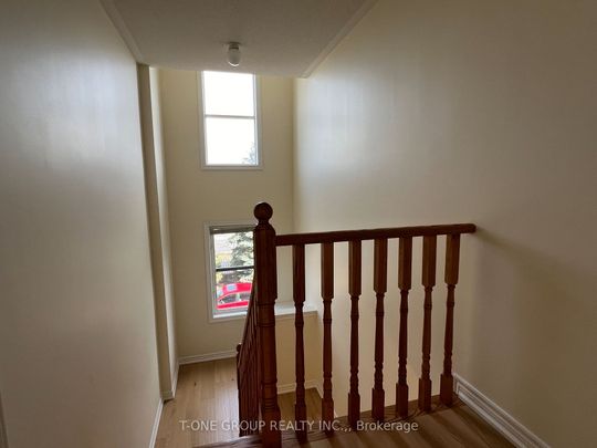 Condo Townhouse For Lease | N8137066 - Photo 1