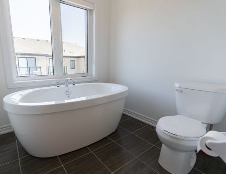 For Lease - 3 Steamboat Way, Whitby, Ontario - Photo 3