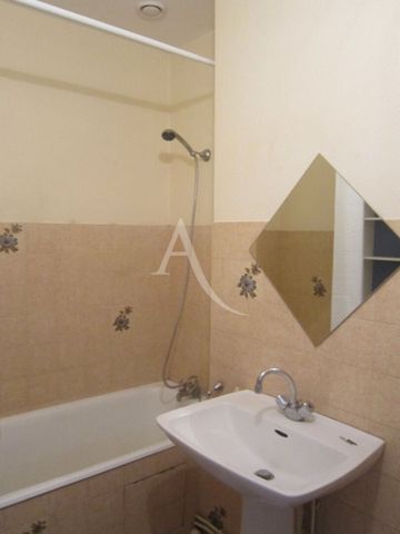 Location Appartement 2 pièces 35m² FONTENAY LE COMTE 85200 - Photo 4