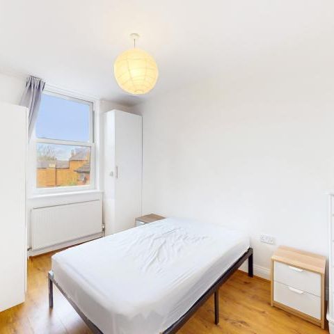 Stunning Fully Renovated Apartment - Photo 1