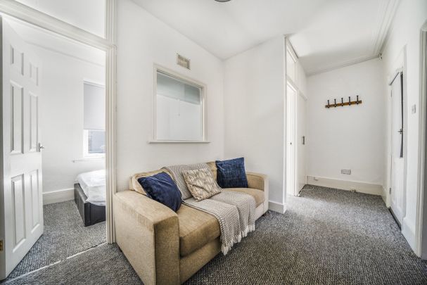 Flat to rent - Blackheath Road, Greenwich, SE10 - Photo 1