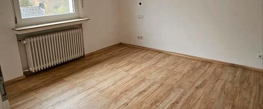 3,5 Zimmer-Wohnung mit Balkon, saniertem Bad und Gartenbenutzung - Foto 1