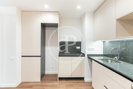 Newly built apartment for rent in Sants - Photo 3