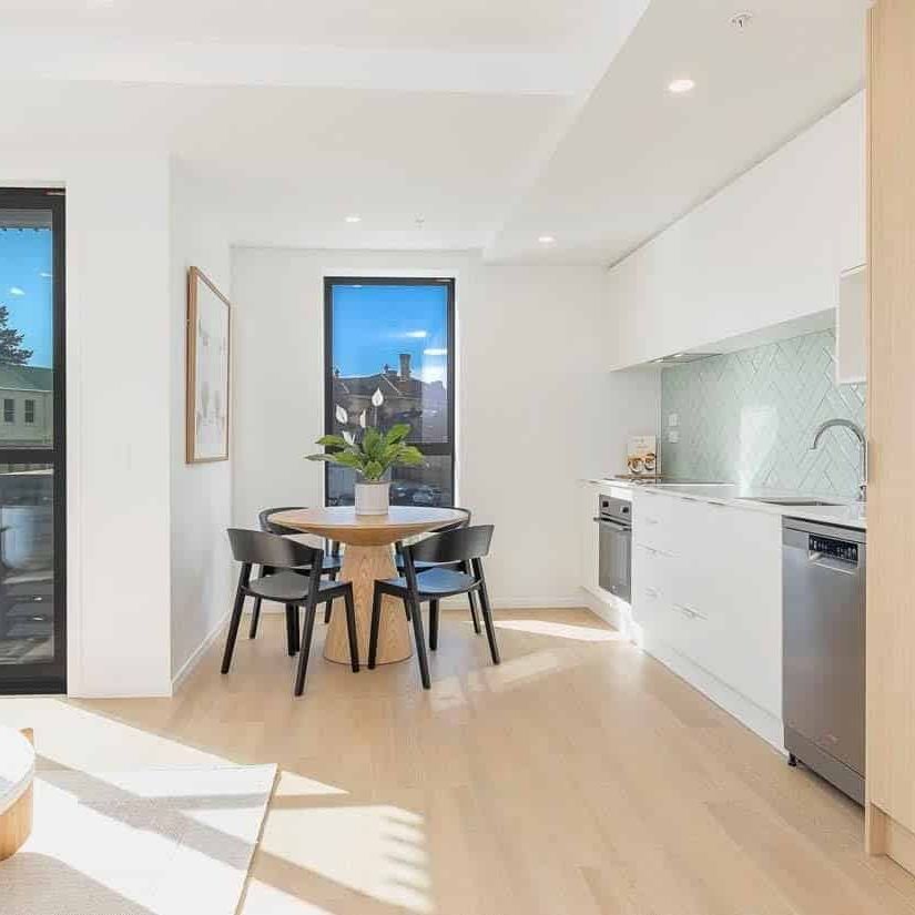 Pet friendly, close to motorways - Photo 1