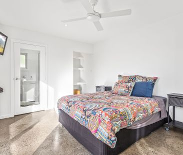 CHIC & UNIQUE BOUTIQUE STUDIO APARTMENT - Photo 4