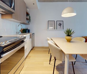 245 Robert-Bourassa Blvd, Montréal, QC - Photo 3