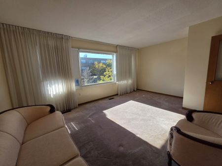 For Lease - 1674 St Clair Avenue, Toronto, Ontario - Photo 2