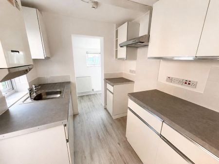 2 bedroom terraced house to rent - Photo 4