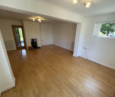2 bedroom semi-detached bungalow to rent - Photo 3