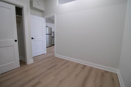 Newly Renovated 1 Bedroom unit in Welland - Photo 2