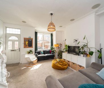 2 bedroom end of terrace house to rent - Photo 2