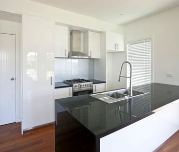 1/1 Percy Street, Newport VIC 3015 - Townhouse For Rent | Domain - Photo 4