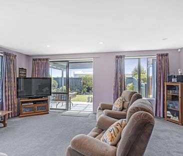 Executive Three Bedroom Family Home in Burnside High School Zone! - Photo 3