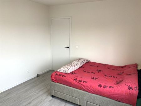 Energiezuinige woning uitgerust met zonnepanelen en warmtepomp en met 3 slaapkamers en afgesloten tuin - Foto 4