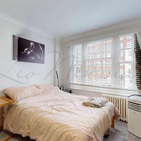 Park West, Edgware Road, W2 - Photo 1