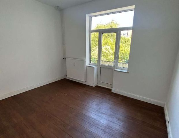 Vollständig renovierte 3 Zimmer Altbauwohnung mit 2 Balkonen zum 01.10.2025 bezugsfertig! - Foto 1