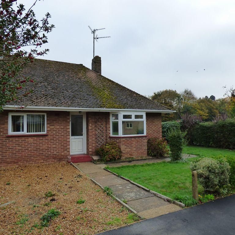 2 bedroom semi-detached bungalow to rent - Photo 1