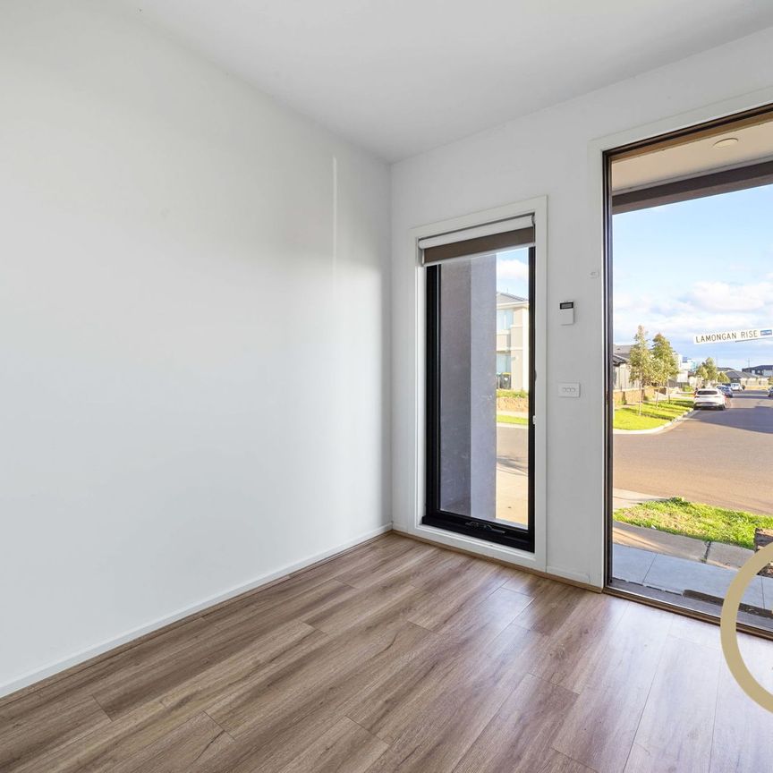 Live in Style - Photo 1