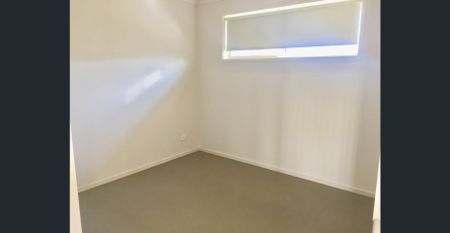 Modern Townhouse - Photo 4