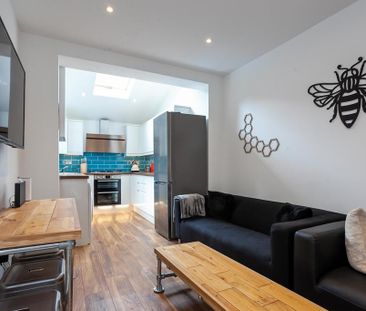 6 bedroom terraced house to rent - Photo 2