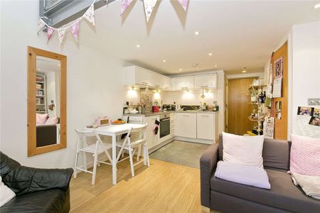 A modern split level one bedroom apartment set within a gated school conversion close to Arsenal and Holloway Road stations. - Photo 3