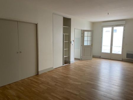 Location Appartement 5 pièces 105m² TOURS 37000 - Photo 2