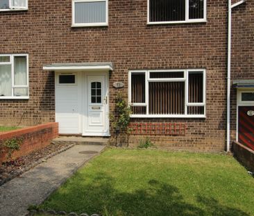 4 bed house to rent in Avon Way, Colchester - Photo 2