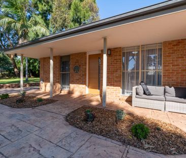 Charming Furnished Granny Flat in Kiama Heights - Photo 1