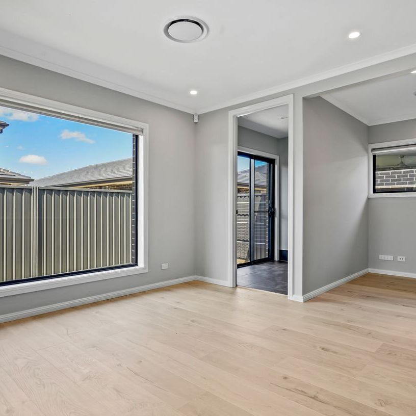 Breathtaking single storey home! - Photo 1