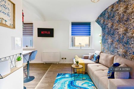 1 bedroom flat to rent - Photo 2
