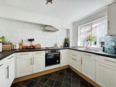 2 bedroom maisonette to rent - Photo 5
