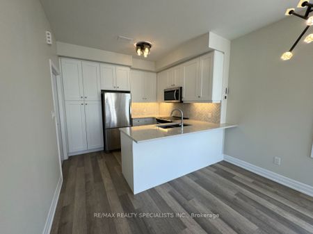 Condo Townhouse For Lease | W8137884 - Photo 4