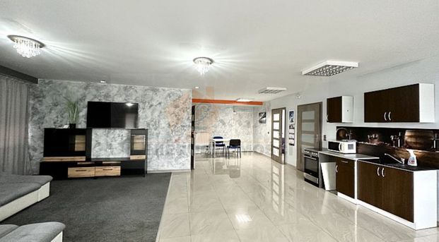 002MW. N Sącz -Centrum, pow. 100 m2, 3- pokojowe mieszkanie na wynajem, III piętro. Cena: 3000 zł - Photo 1