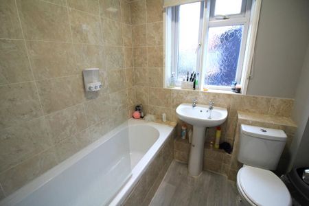 3 bedroom semi-detached house to rent - Photo 5