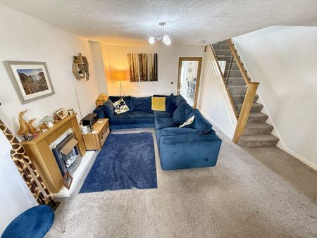 3 bedroom semi-detached house to rent - Photo 2