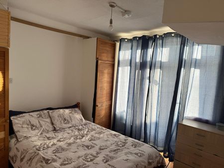 2 Bed Flat, Beechwood Gardens, NW10 - Photo 5