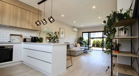 COMFORTABLE! TOWNHOUSE LIVING - Photo 4