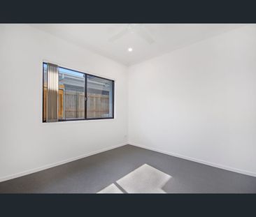 2/1 Kestrel Road, Park Ridge, Qld 4125 - Photo 4