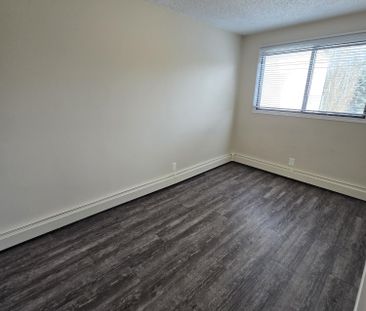 Modern 2-Bedroom End Unit in Downtown Red Deer - Photo 2