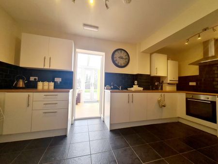 1 bedroom in a house share to rent - Photo 5