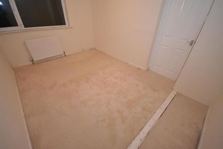 3 bedroom end of terrace house to rent - Photo 3