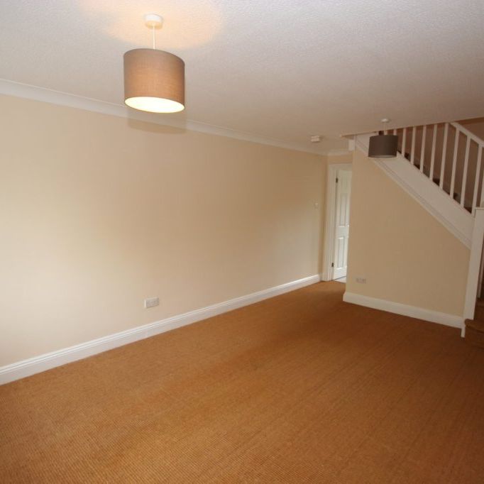 2 Bedroom House - Lyndford Terrace, Fleet - Photo 1