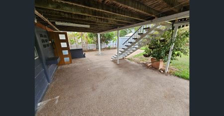 High Set Family Living – Shed!! - Photo 2