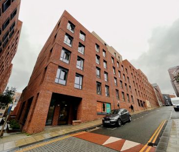 Studio - Gold - Photo 3