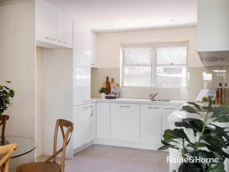 Apartment with 2 bedrooms, 1 bathroom & parking for 1 car - Photo 5